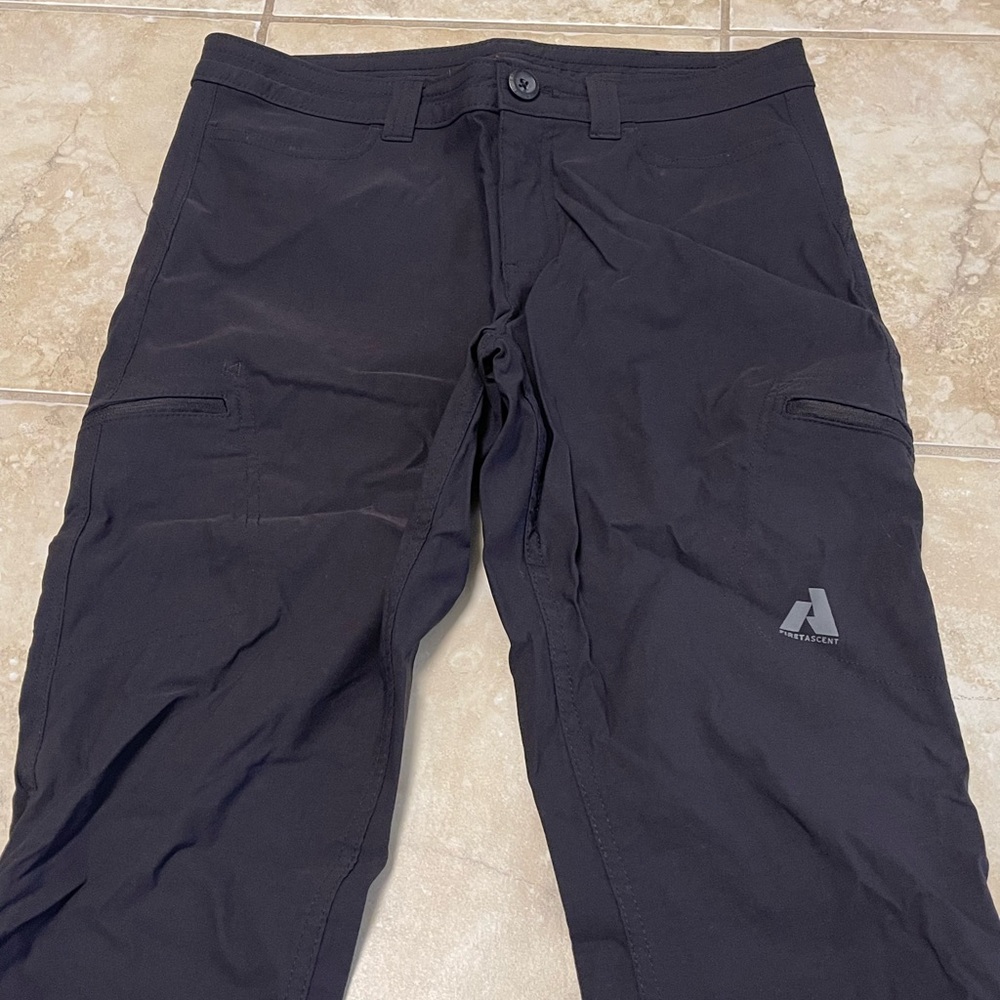 Eddie Bauer Capri Women's 4 Black Cropped Pants First Ascent Nylon Cargo Pocket - Picture 6 of 15